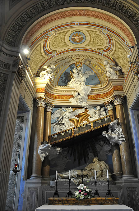 L'ensemble sculpté d'Andrea Bergondi représentant Saint Alexis