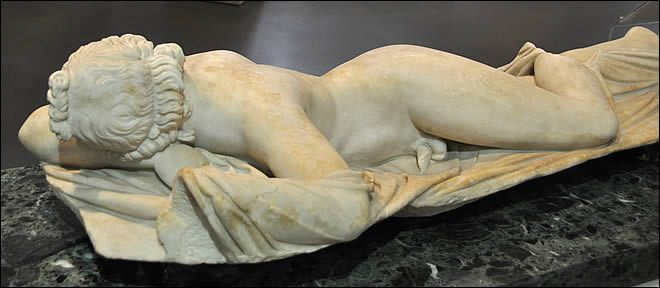 Hermaphrodite endormi