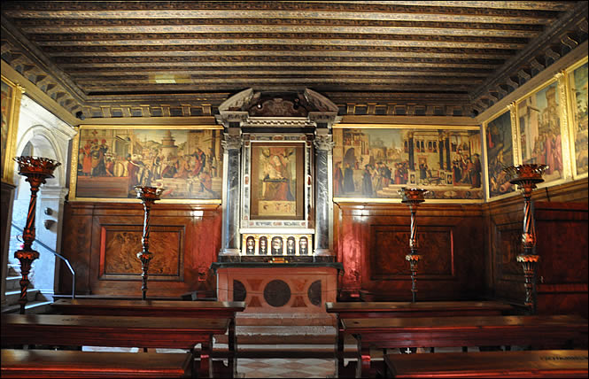 Vue de la salle de la scuola di San Giorgio degli Schiavoni